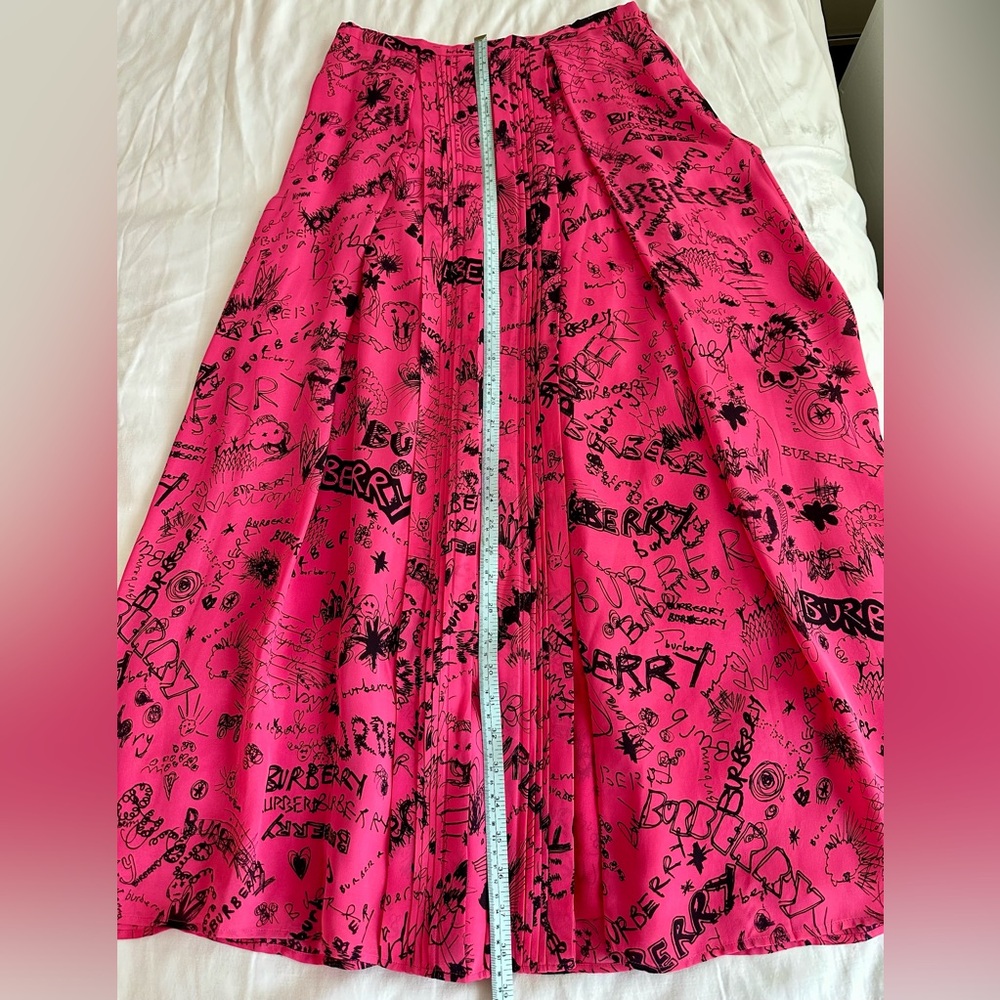 Authentic Burberry Vibrant Pink A-Line Skirt with Black Graphic Print - Picture 14 of 16